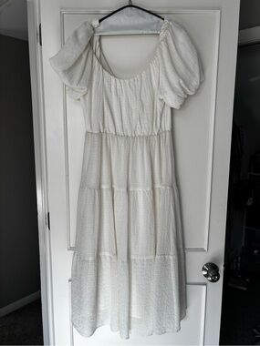 Astr White Puff-Sleeve Tiered Maxi Dress